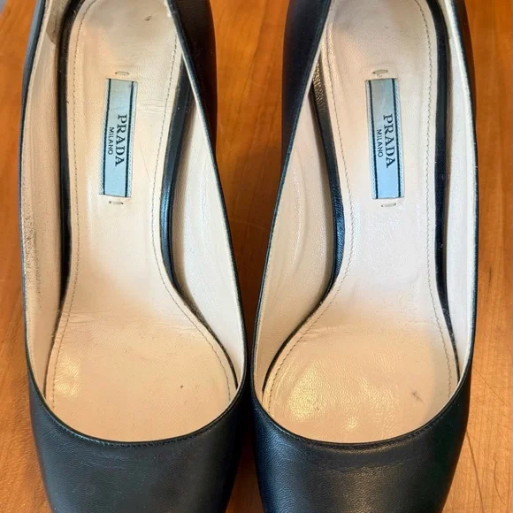 Perfect Prada Pumps! Size 39.5 - Picture 2 of 4